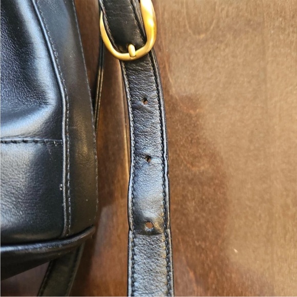 Gucci Black Leather Shoulder Bag with Gold Hardware - Picture 11 of 16